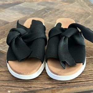 Bernie mev tie sandal size 8-8.5